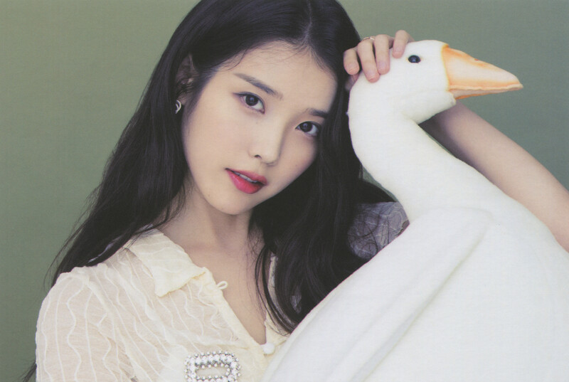 IU 2022 Season's Greetings (Scans) documents 2