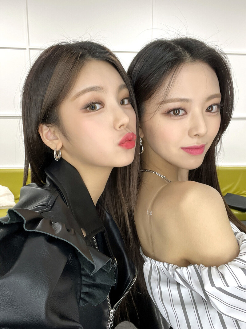 220107 ITZY Twitter Update documents 4