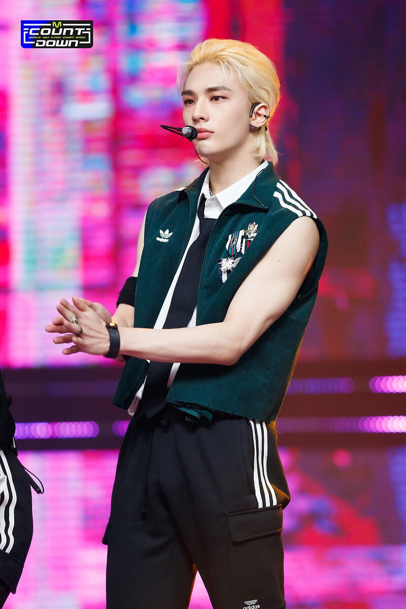 220407 HYUNJIN- STRAY KIDS 'MANIAC' at M COUNTDOWN documents 1