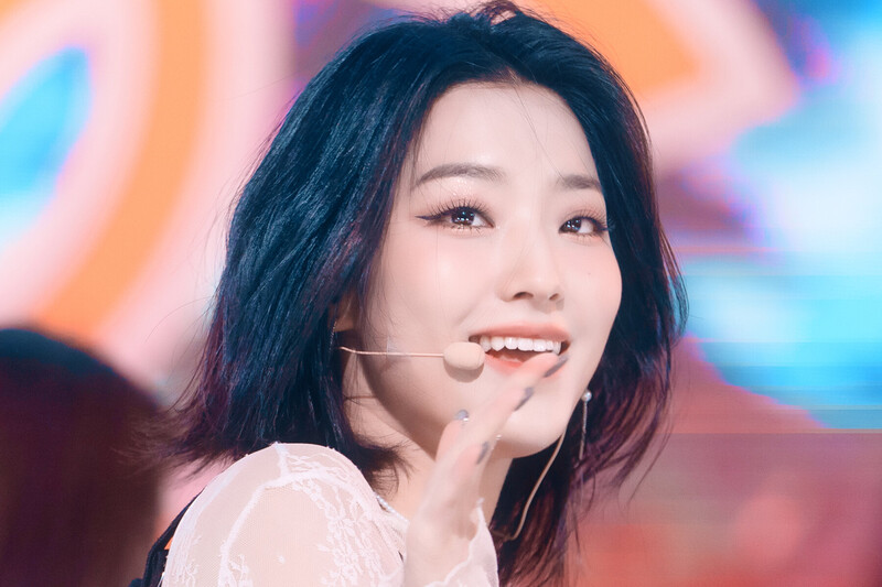 220123 fromis_9 Saerom - 'DM' at Inkigayo documents 14