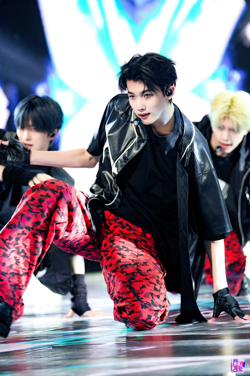 231119 &TEAM Jo - 'Dropkick' and 'War Cry' at Inkigayo documents 9