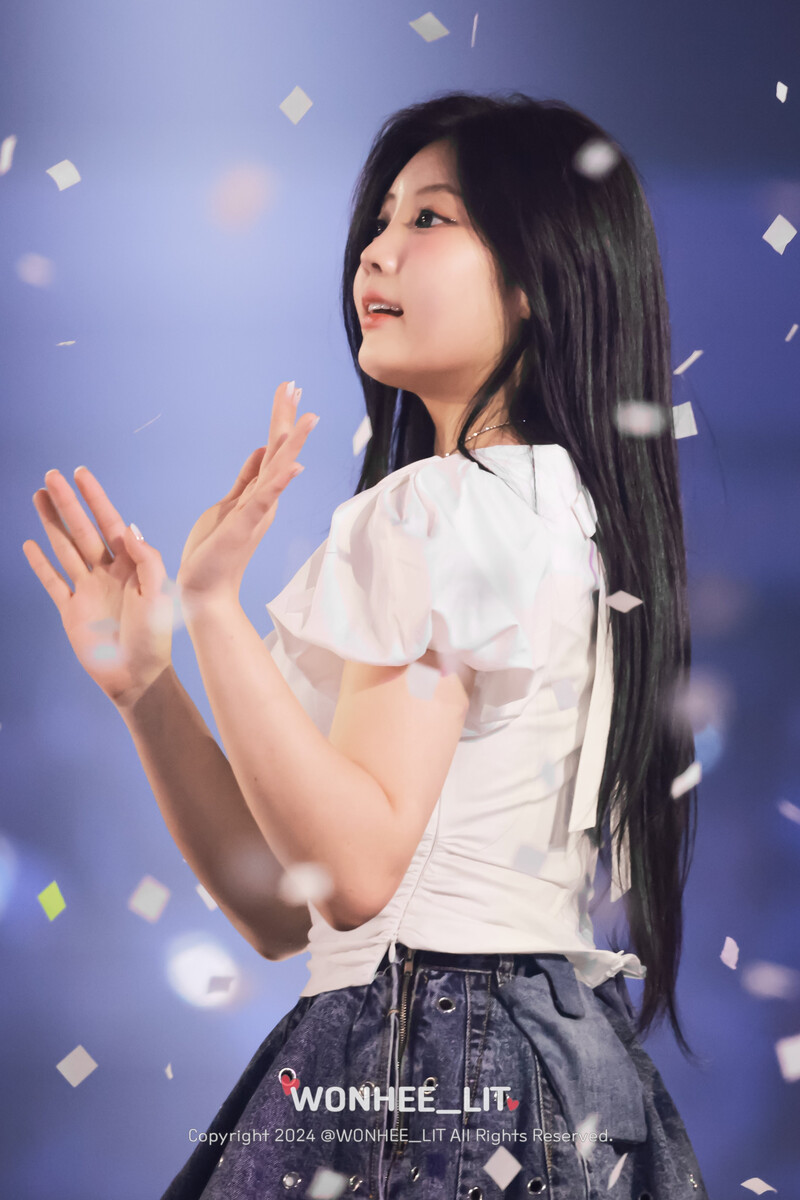 240602 ILLIT Wonhee at K-Wave Concert Inkigayo documents 19