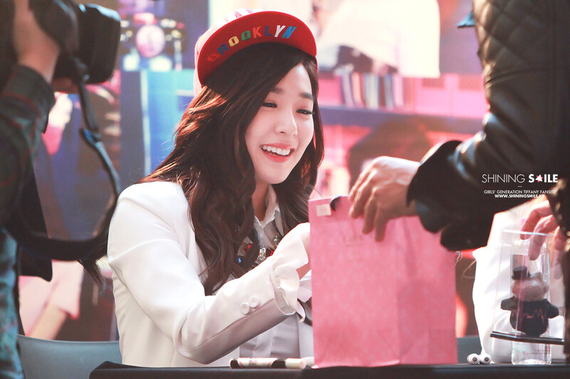 140314 Girls' Generation Tiffany at Mr. Mr. fansign documents 5