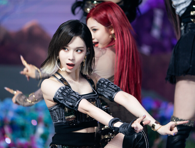 210530 aespa - 'Next Level' at Inkigayo documents 14