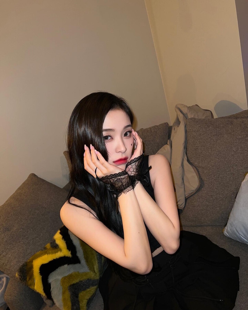 230312 Dreamcatcher Gahyeon Instagram Update documents 9