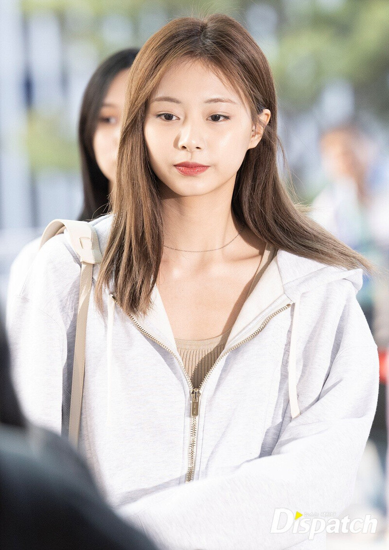 230608 TWICE Tzuyu at Incheon International Airport documents 2