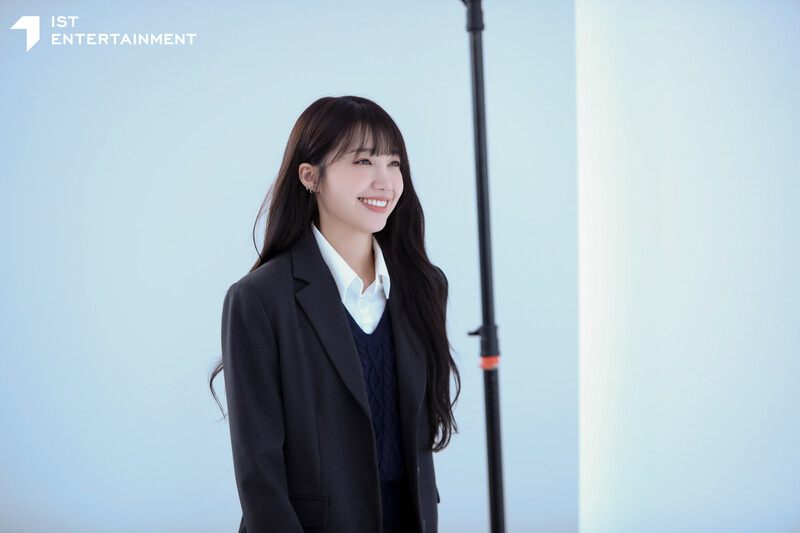 231011 IST Naver post - Apink EUNJI - 'Cloud Trail: Team Venture' game commercial shoot and MV behind documents 8