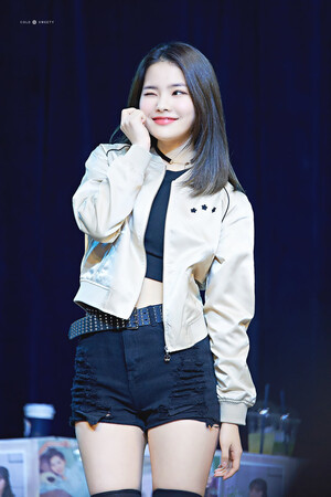 181124 Weki Meki Rina at MAKESTAR Summer Party, 'KISS, KICKS' Fansign