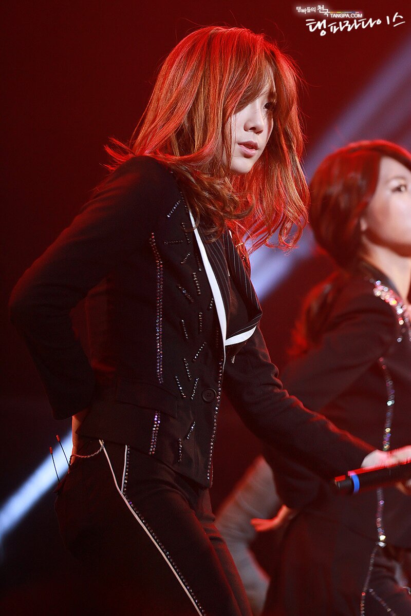 121021 Girls' Generation Taeyeon at GS& Concert documents 18