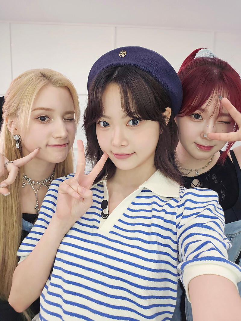 240620 - EUNCHAE Diary Twitter Update with CHAEHYUN n HUENING BAHIYYIH documents 1