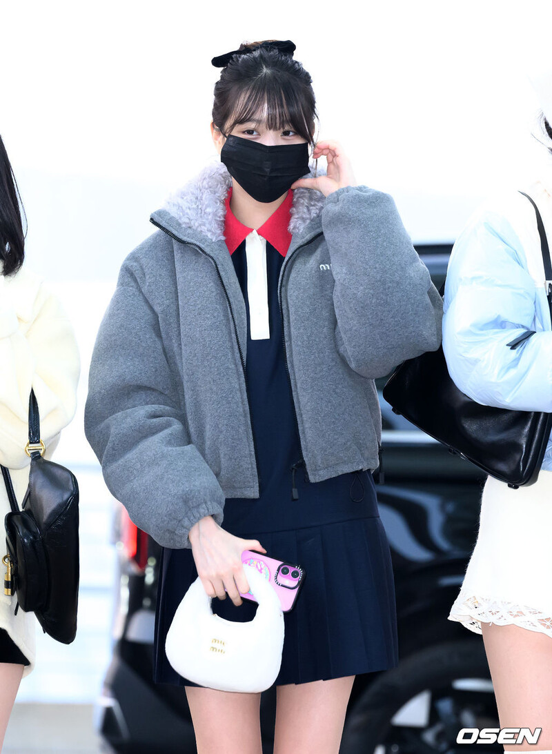 241121 IVE Wonyoung at Incheon International Airport documents 1