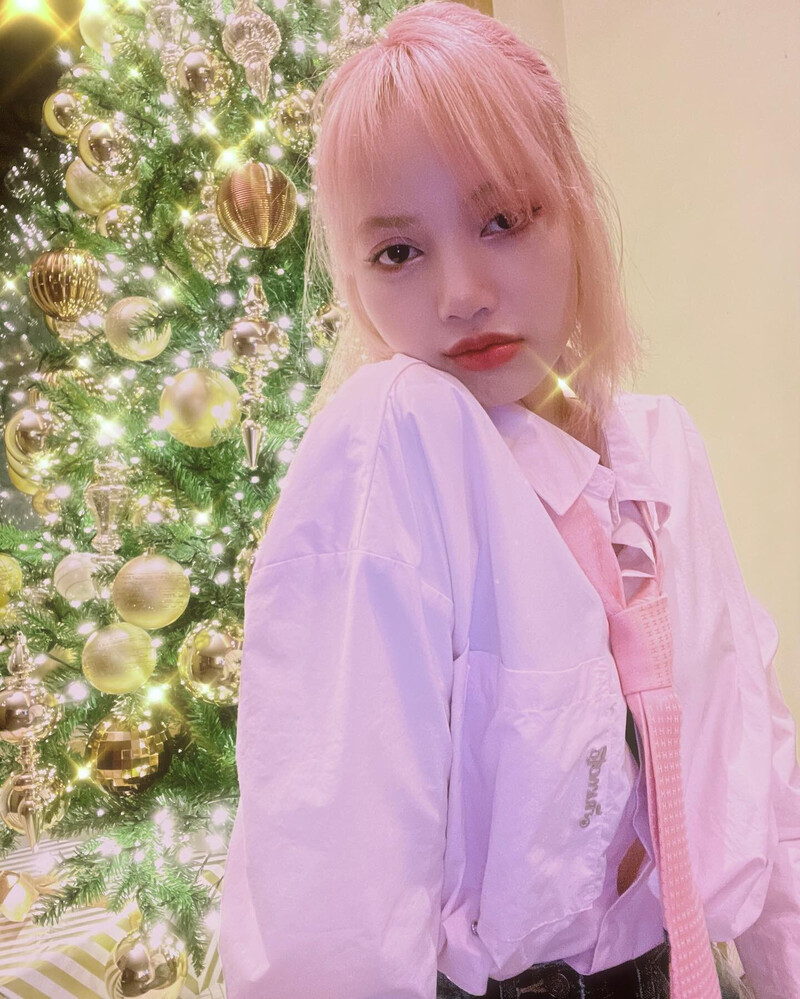 211226 BLACKPINK Lisa Instagram Update documents 2