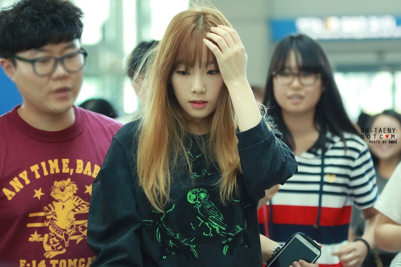 140802 Girls' Generation Taeyeon at Incheon & Hong Kong Airport documents 3