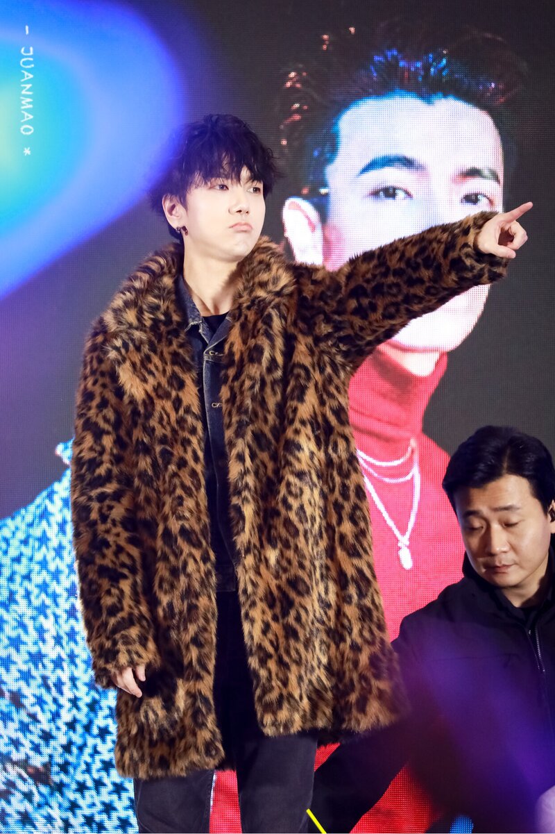 200105 Super Junior Yesung at 'Timeslip' Fansign in Chengdu documents 7