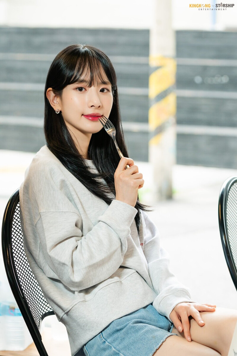 211008 Starship Naver Post - Seola "Love in black hole" Drama Behind documents 17