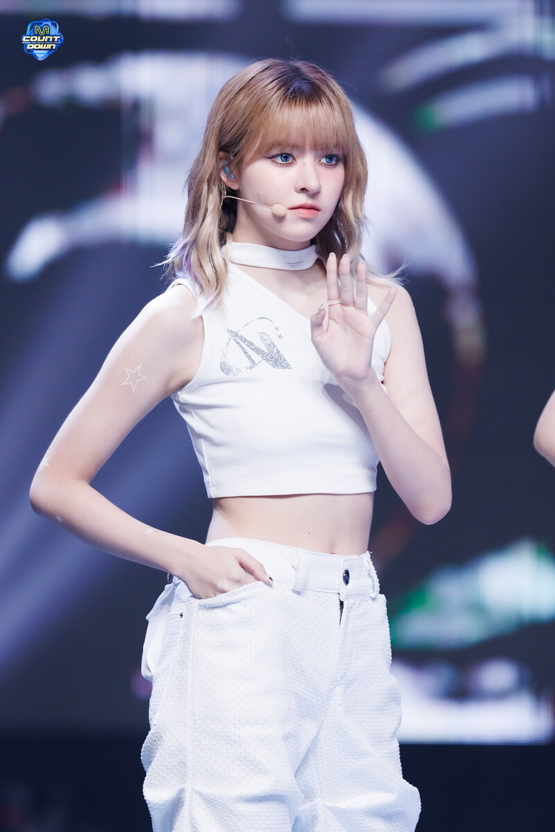 240905 NMIXX Lily - 'See that?' at M COUNTDOWN documents 2