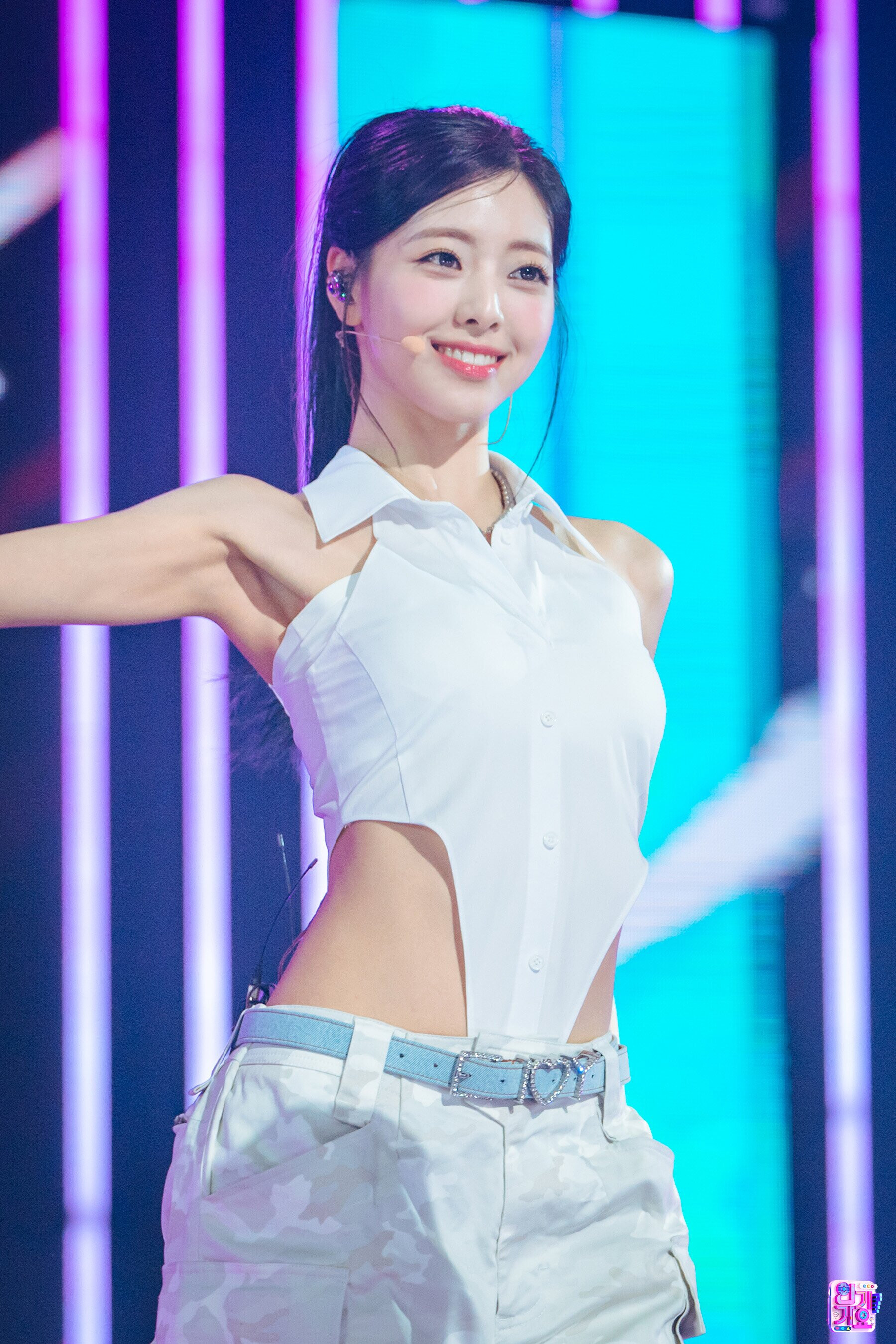 230813 ITZY Yuna - CAKE at Inkigayo | kpopping