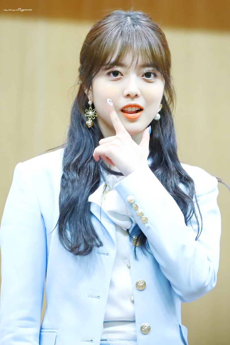 190519 Weki Meki Suyeon at 'LOCK END LOL' Dongdaemun Fansign documents 3