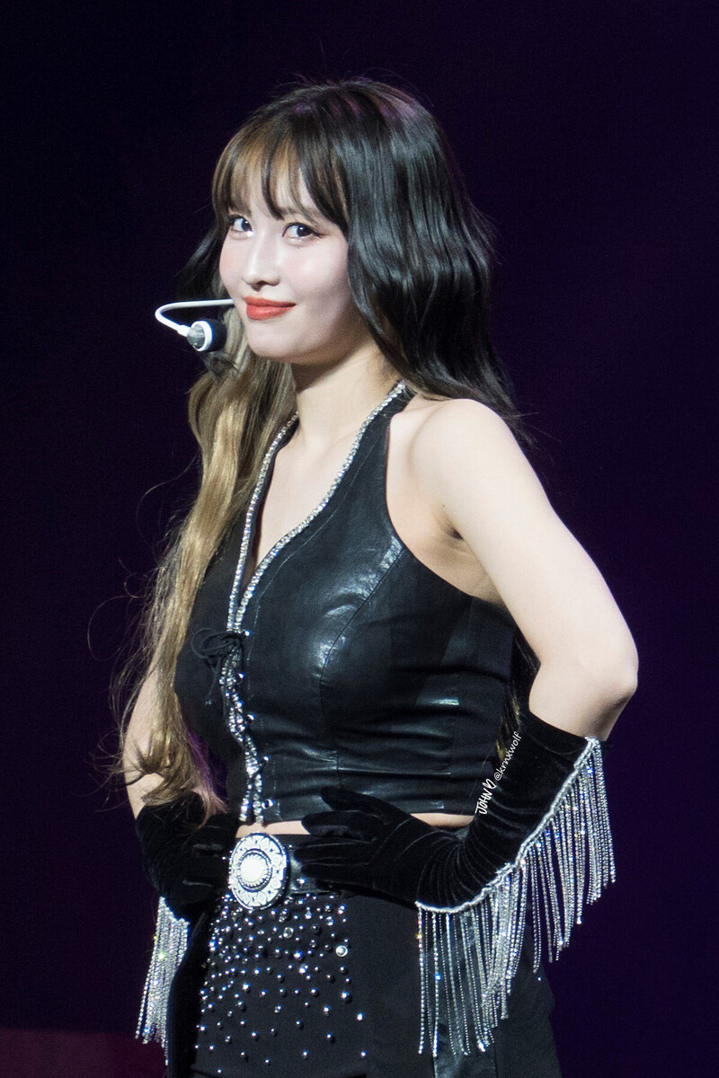 220215 TWICE Momo - 4th World Tour 'III' in Inglewood Day 1 documents 1