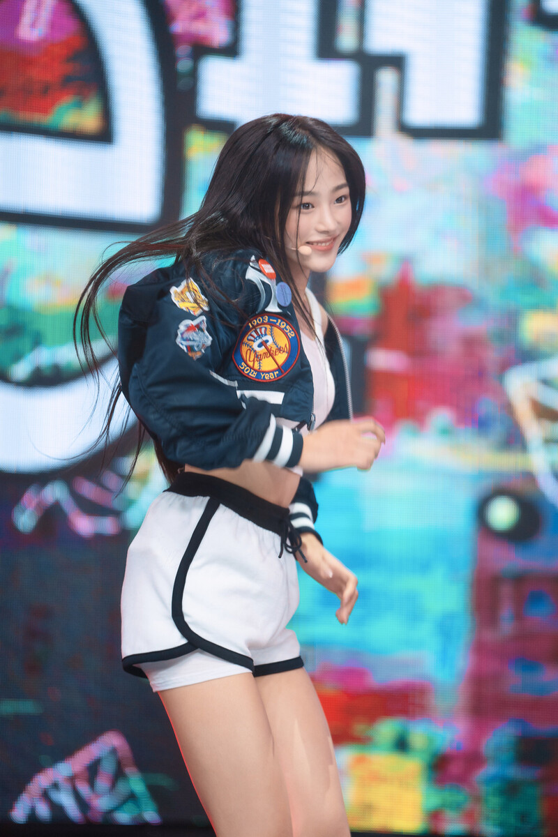 220807 NewJeans Minji 'Attention' at Inkigayo documents 9