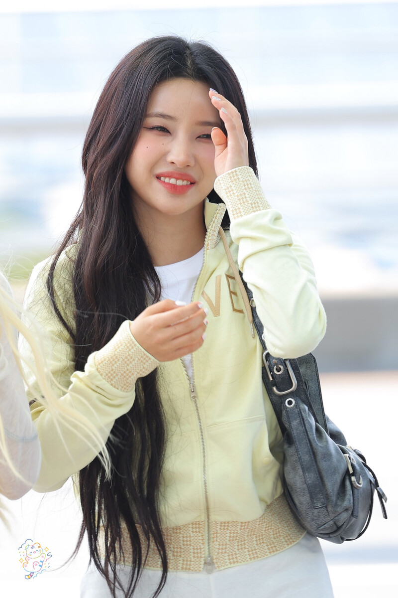 240412 (G)I-DLE Soyeon - ICN Airport documents 1