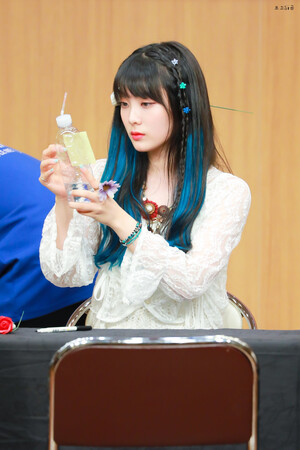 190818 Weki Meki Lucy at Gimpo 'WEEK END LOL' Fansign