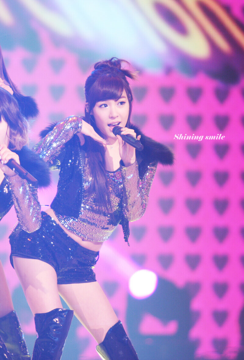 101230 Girls' Generation Tiffany at KBS Gayo Daechukje documents 3