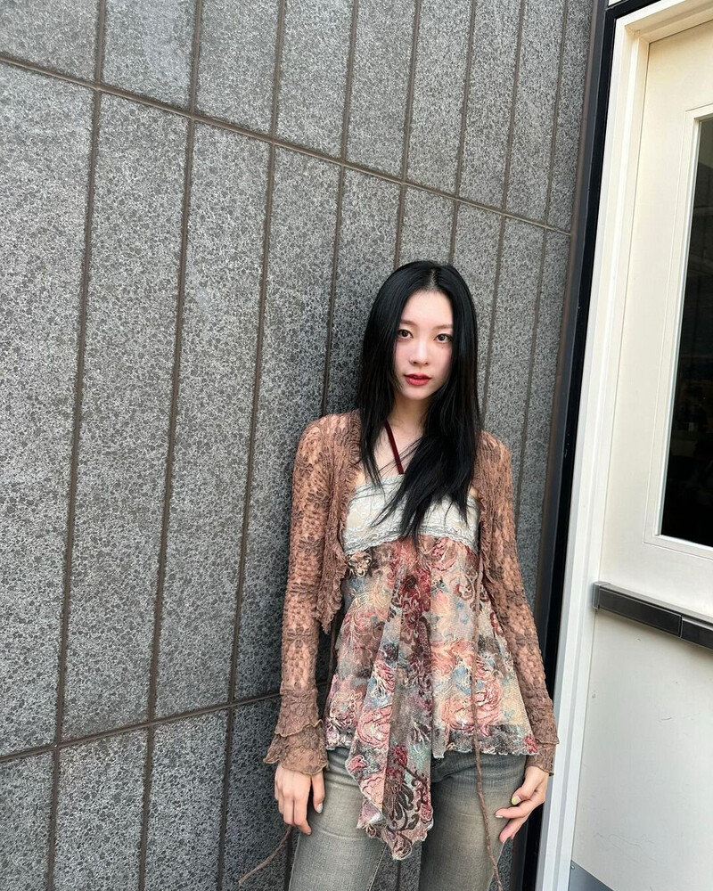 240428 Yiyeon Instagram Update documents 1