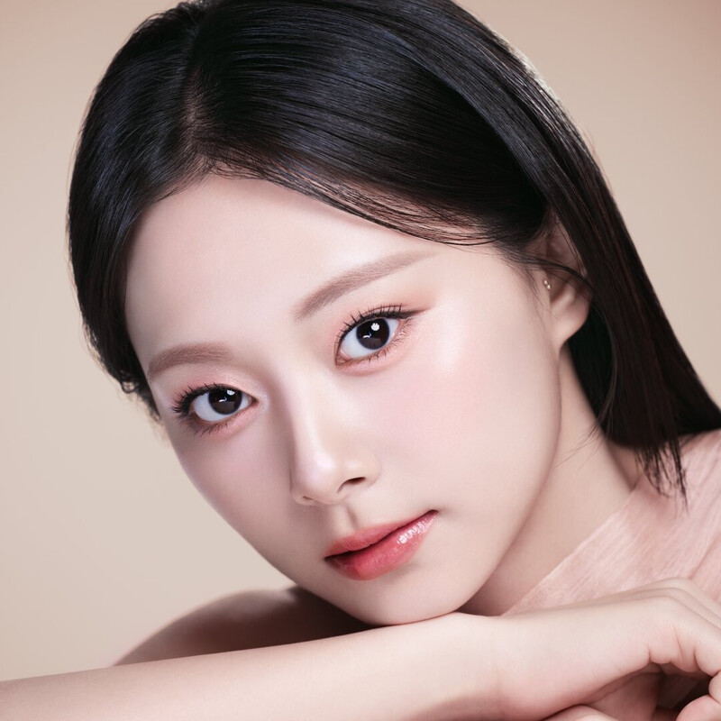 TWICE Tzuyu for Visée - ‘Oil Glow' Autumn 2024 documents 1