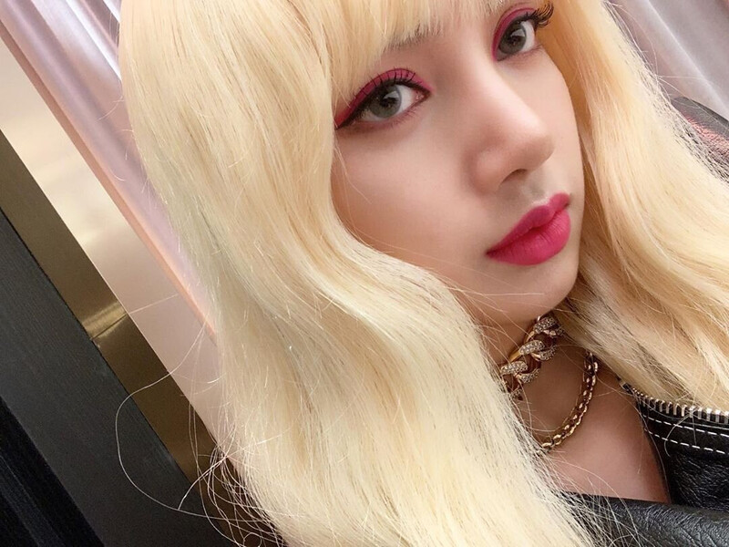 190806 LISA Instagram Update documents 5