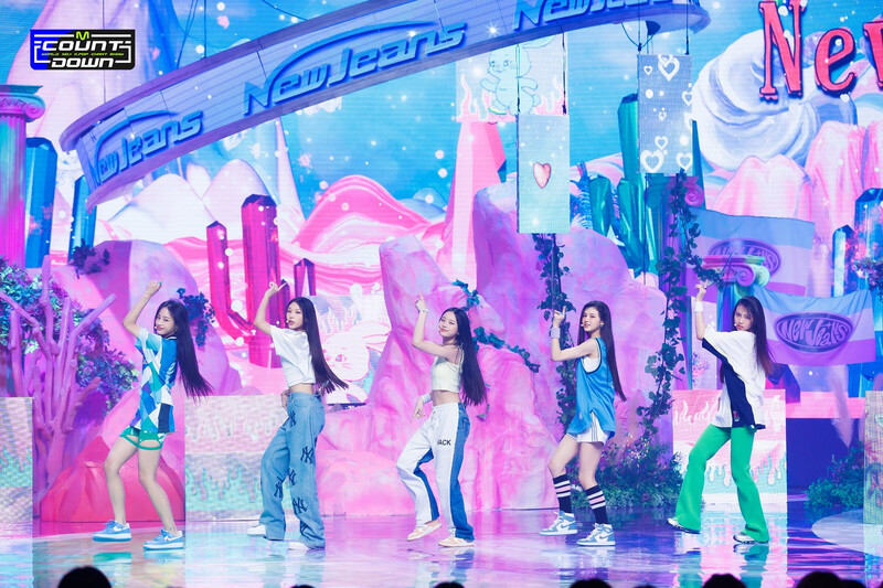 220811 NewJeans 'Attention' at M Countdown documents 2