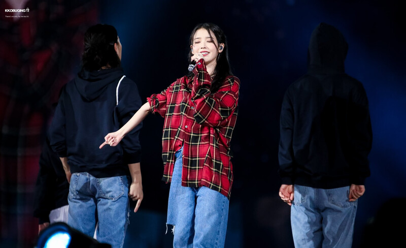 220918 IU - 'The Golden Hour' Concert documents 18