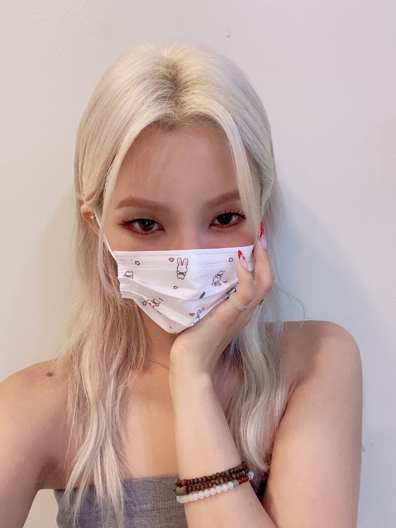 210721 (G)I-DLE Soyeon SNS Update documents 8