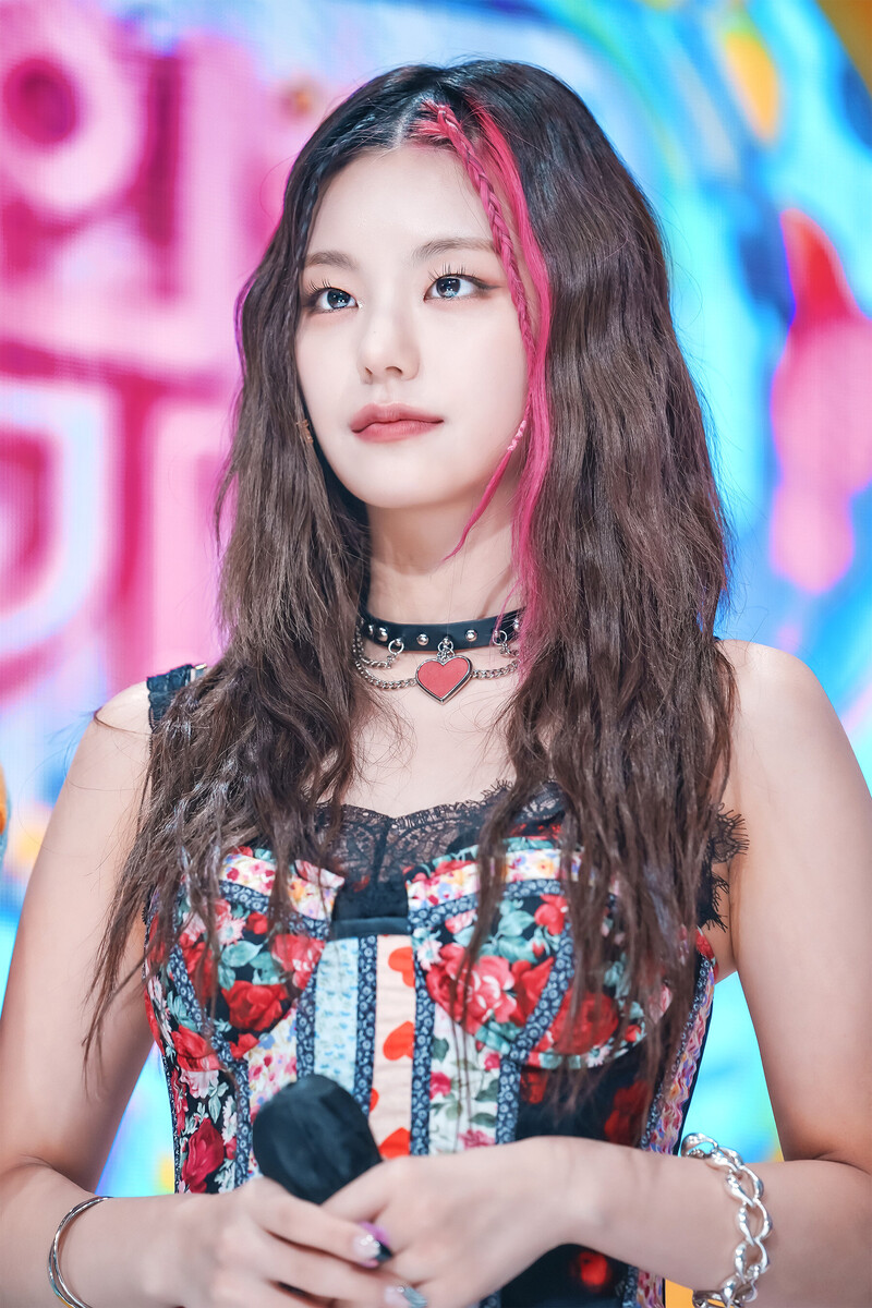 210926 ITZY - 'LOCO' at Inkigayo documents 1