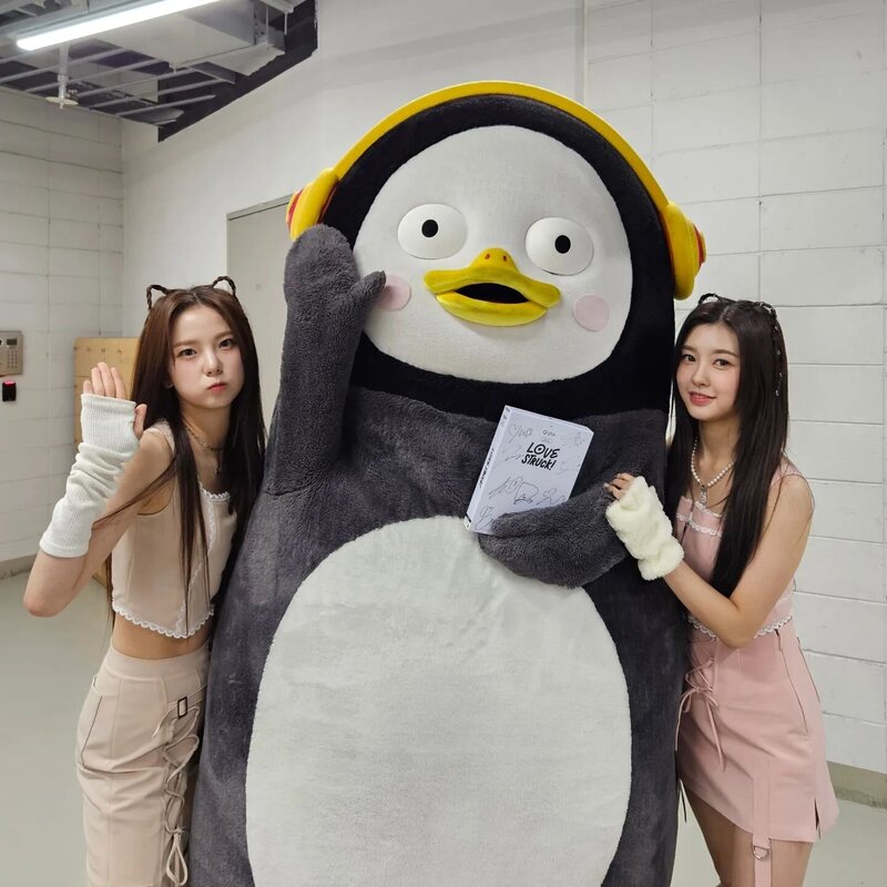 230429 Giantpengsoo Instagram Update - Yujin, Dayeon documents 2