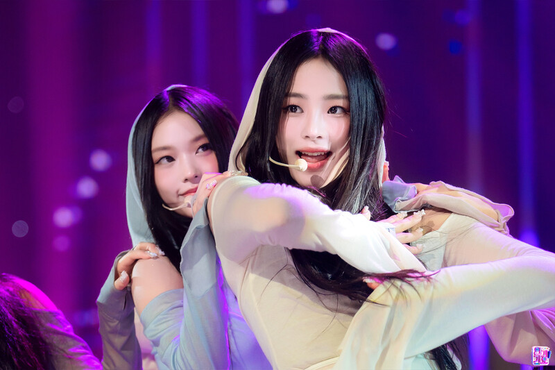 230813 NewJeans Minji - 'Cool With You' at Inkigayo documents 4