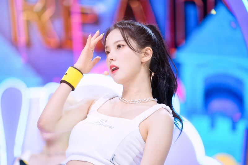 220703 Kep1er Yujin 'Up!' at Inkigayo documents 23