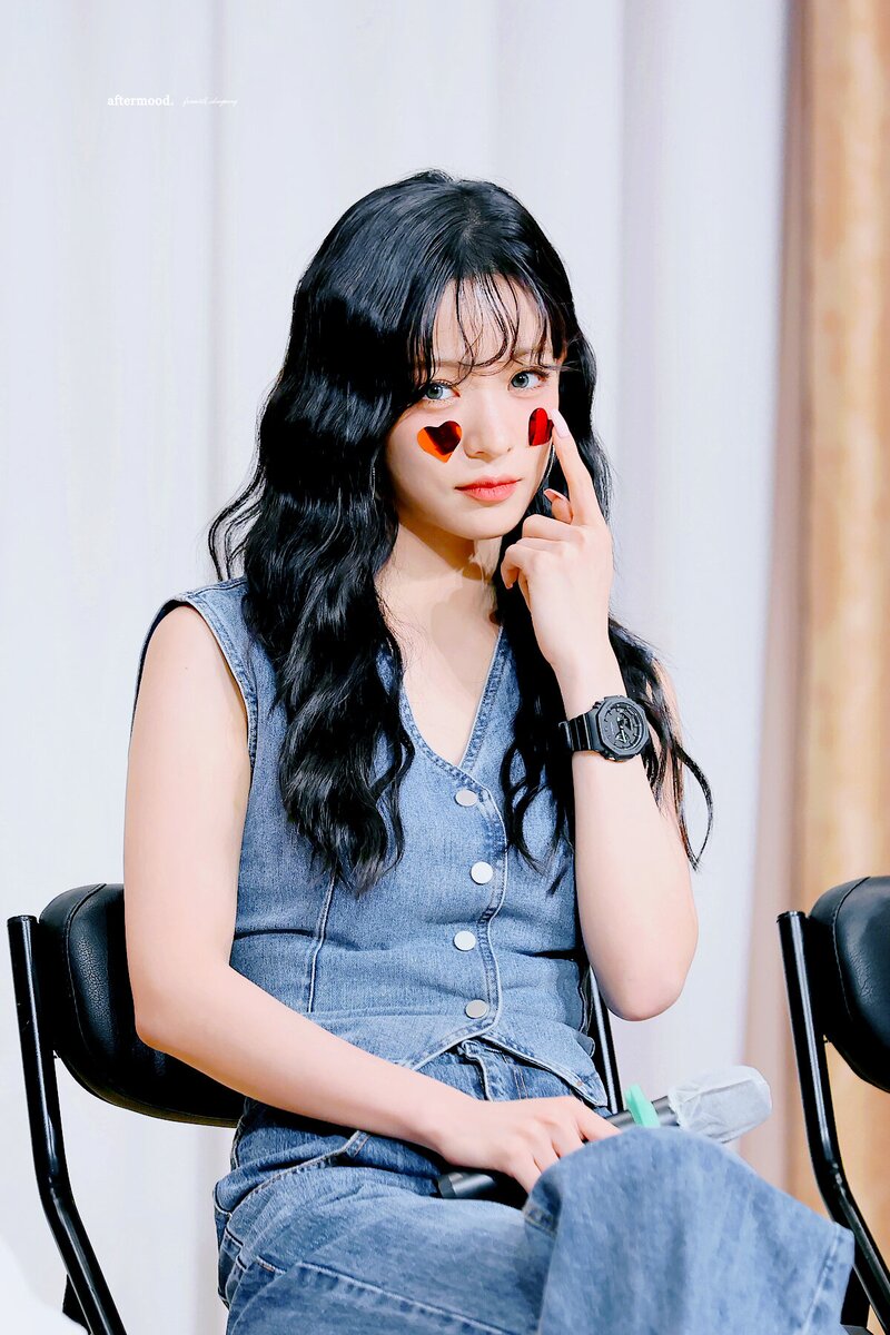 220724 fromis_9 Chaeyoung documents 14