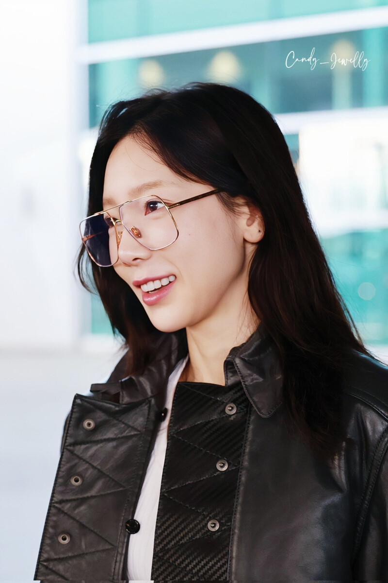 231004 Taeyeon - Incheon International Airport documents 24