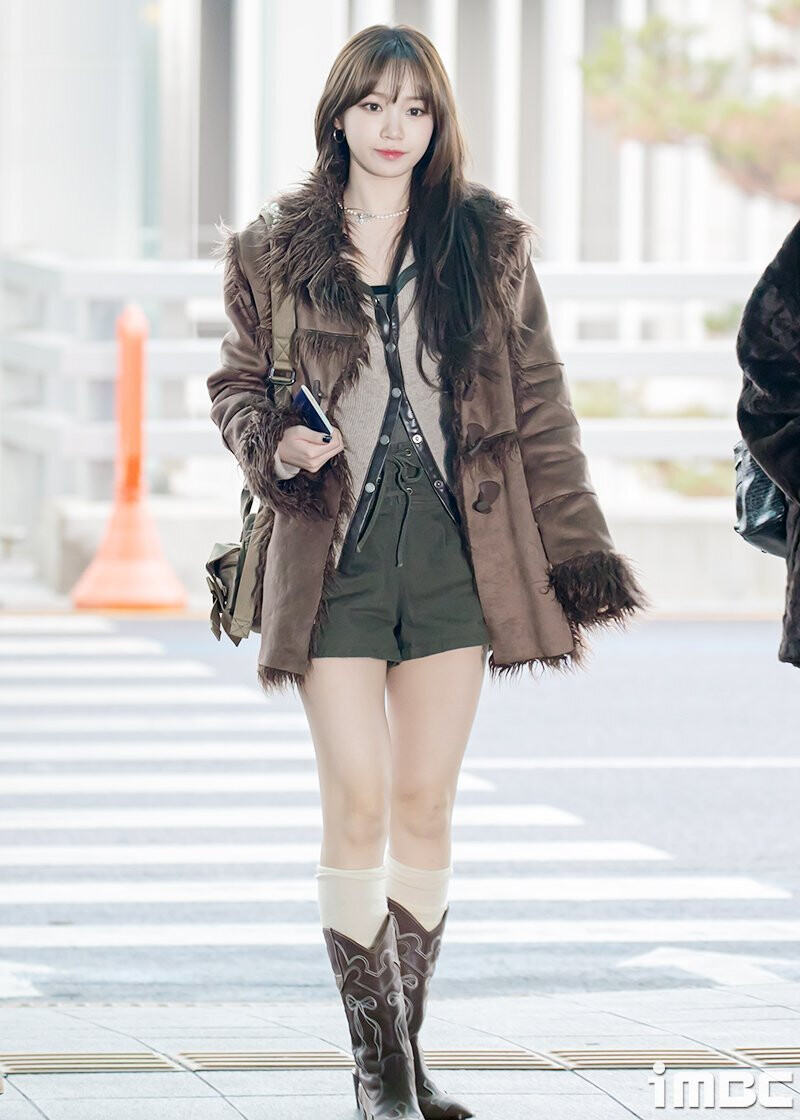 240104 LE SSERAFIM Chaewon - ICN Airport documents 2