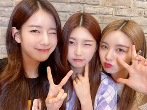 220729 WOOAH twitter update with WOOYEON, LUCY, MINSEO