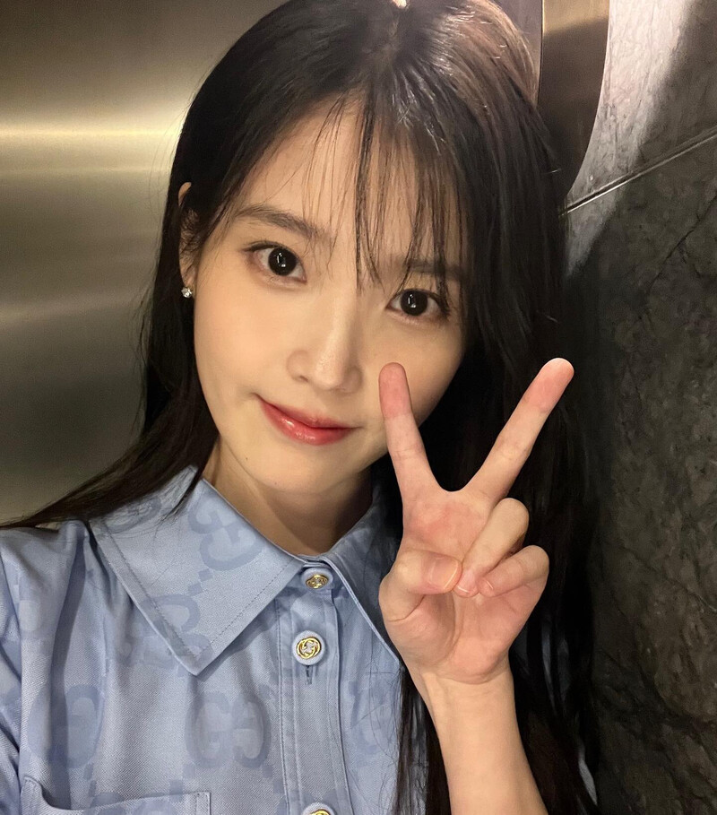 230427 IU Instagram Update documents 5