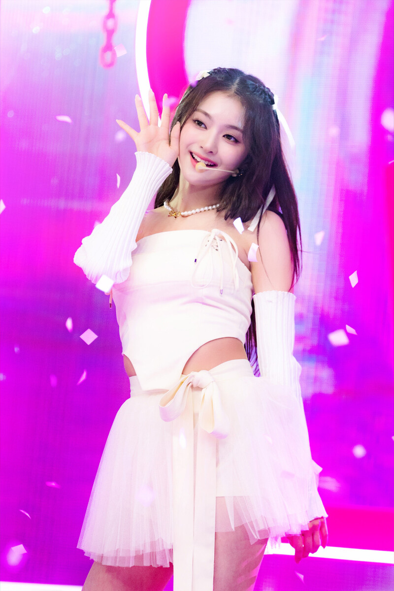 230611 fromis_9 Nagyung - ‘#menow’ at Inkigayo documents 1