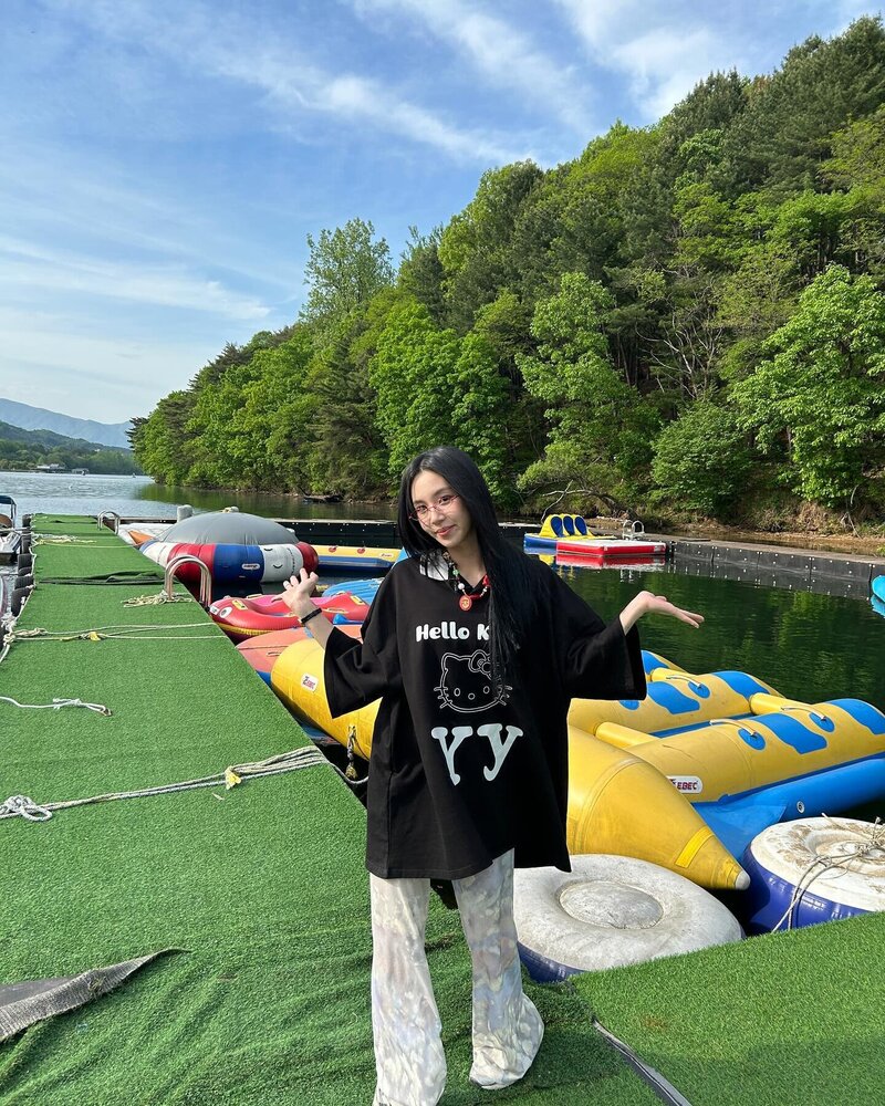 240430 - CHAEYOUNG Instagram Update documents 3
