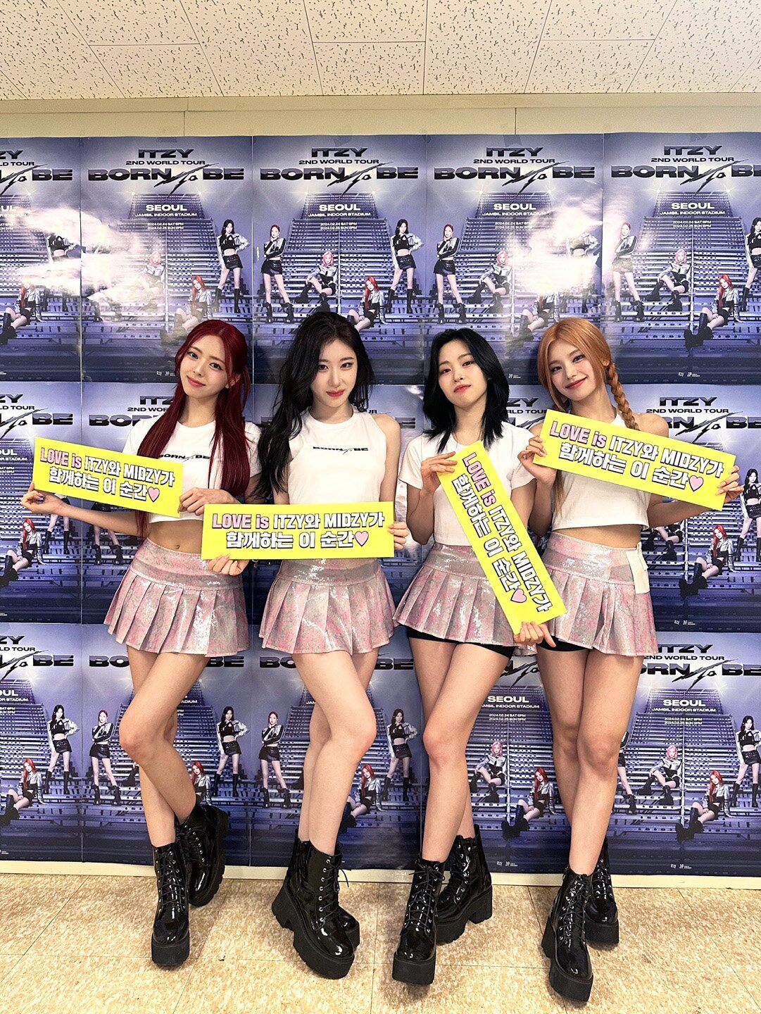 ITZY 2nd World Tour <BORN TO BE>
