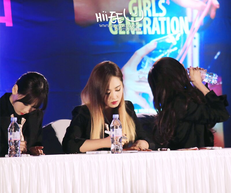 140316 Girls' Generation Tiffany at Cheonggye Fansign documents 5