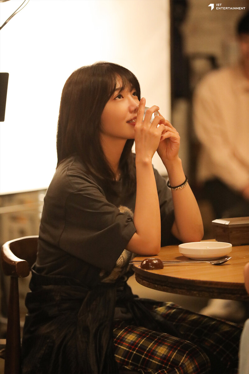 211115 IST Naver post - Apink EUNJI 'Work later, Drink now' drama shoot behind documents 4