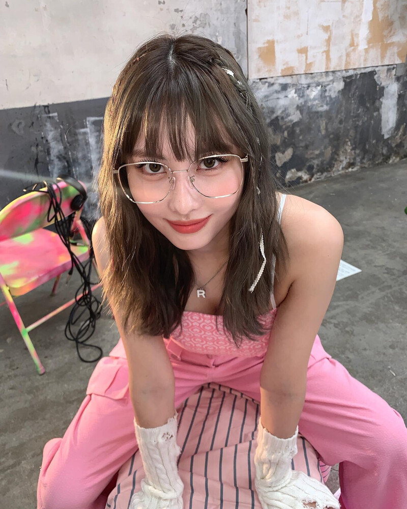 220830 TWICE Momo Instagram Update documents 3