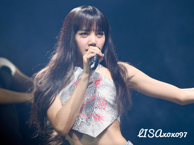 221130 BLACKPINK Lisa - 'BORN PINK' Concert in London Day 1 documents 4