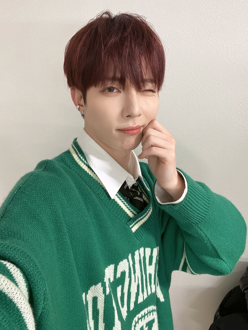 230204 NINE.i Twitter Update - Jewon documents 2